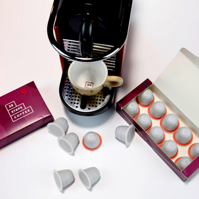 Coffee machine with compostable coffee pods